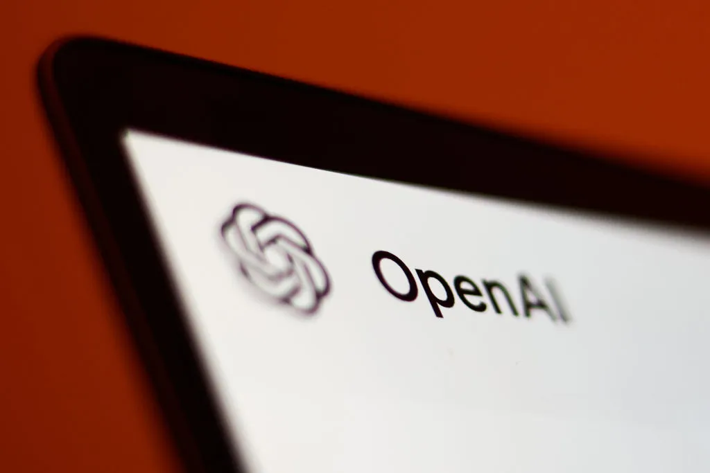 openai-tung-tiep-can-cursor-truoc-khi-dam-phan-mua-codeium-voi-gia-3-ty-usd