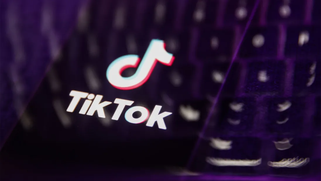 tiktok-thu-nghiem-tinh-nang-chu-thich-kieu-community-notes-chong-tin-gia