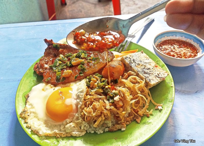 Cơm Tấm Bún Thịt Cuộn - Hẻm 25 Lê Lợi