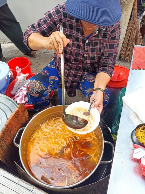 Bánh canh chả cá - Số 8 Nguyễn Trường Tộ