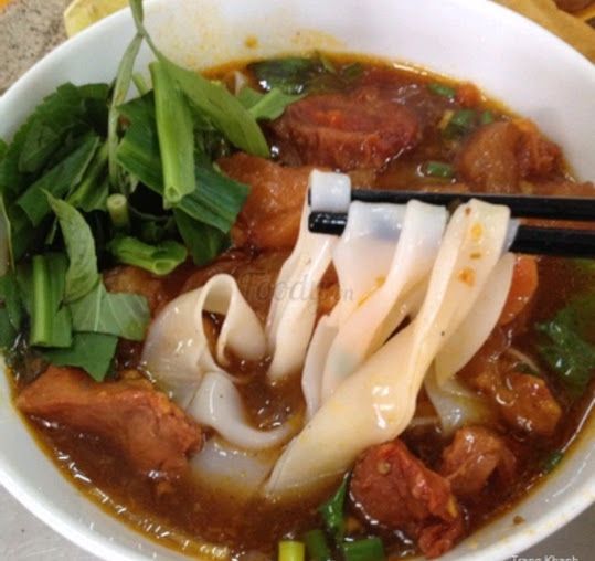 Hủ tiếu mì Hồng Phát, bò kho hoành thánh