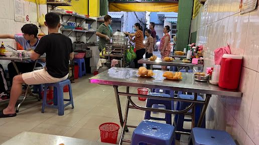 Hủ tiếu mì Hồng Phát, bò kho hoành thánh